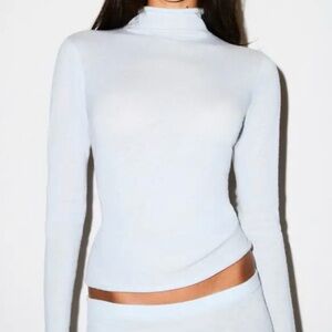 NWOT Skims Featherweight sheer cashmere turtleneck
